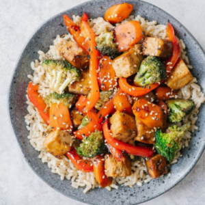 Sauté asiatique de légumes au tofu